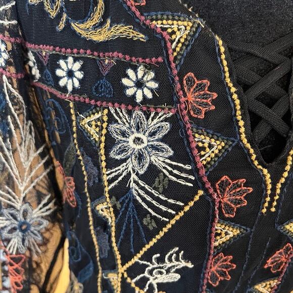 American Eagle Outfitters women’s embroidered top size S, black - Picture 2 of 9